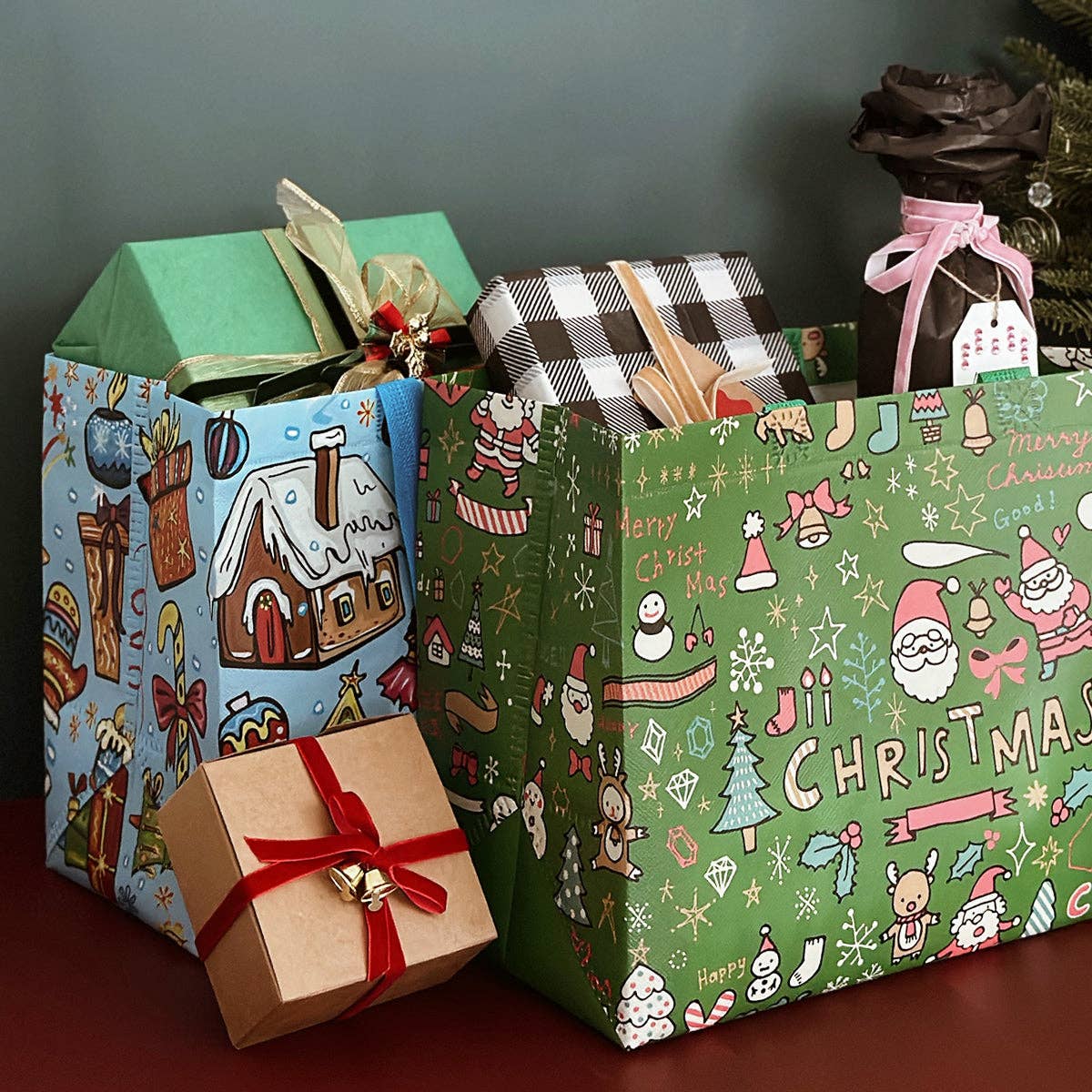 Wrapables Non-Woven Reusable Christmas Holidays Gift Bags: Christmas Holidays